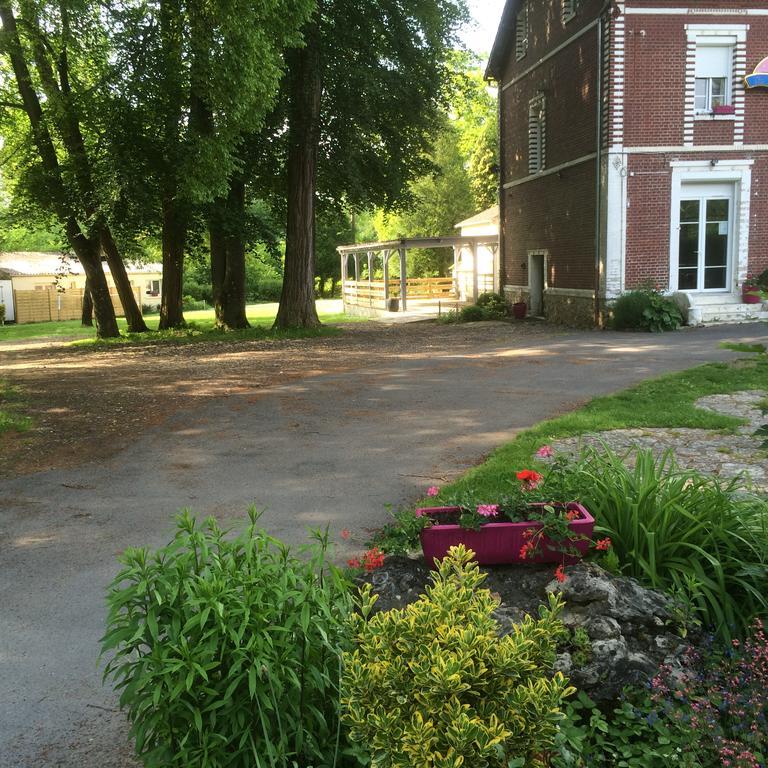La Demi-Lune Bed and Breakfast Bailleval Exteriör bild