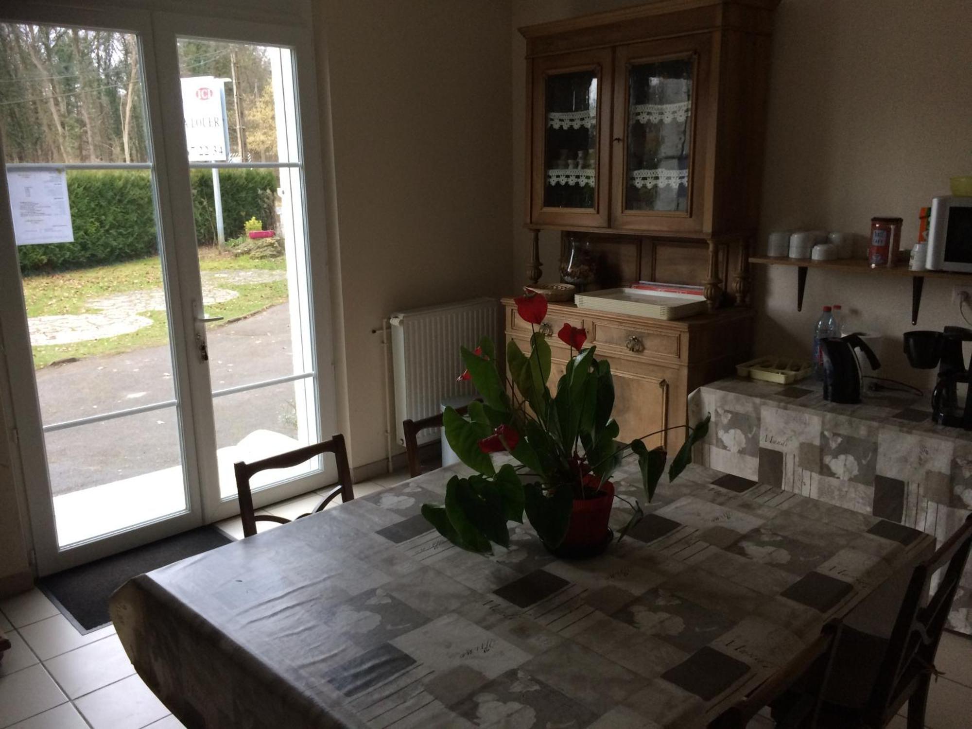 La Demi-Lune Bed and Breakfast Bailleval Exteriör bild
