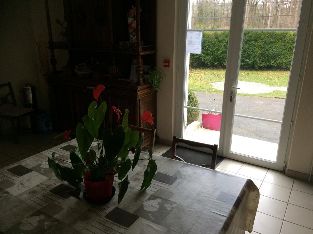 La Demi-Lune Bed and Breakfast Bailleval Exteriör bild