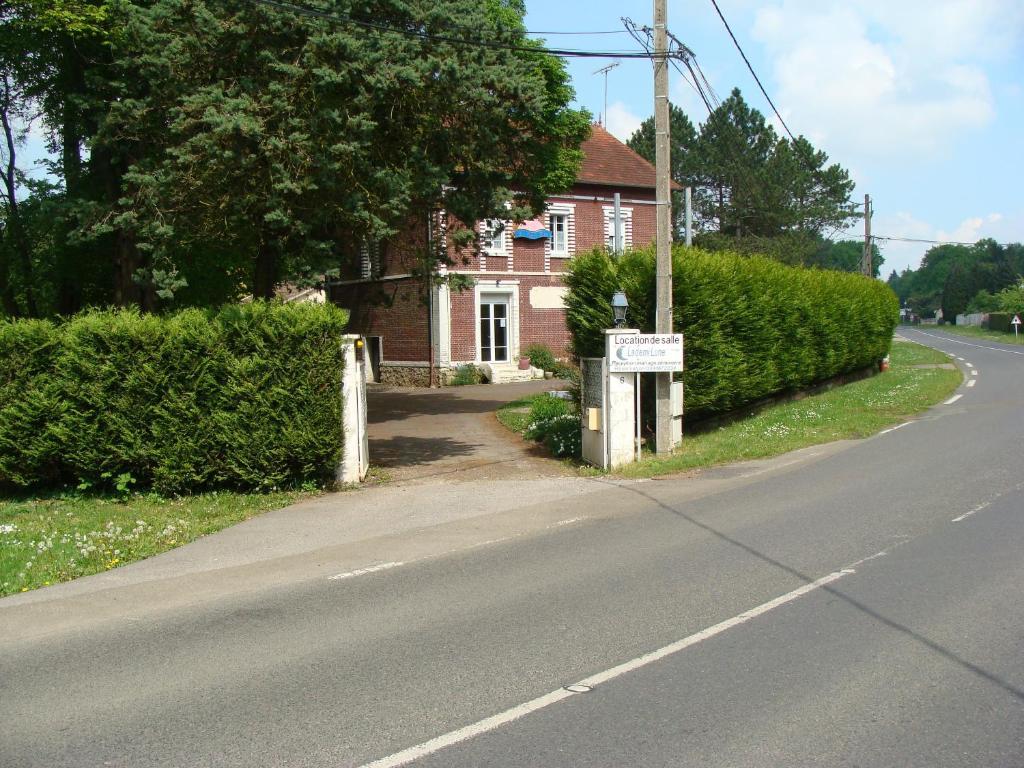 La Demi-Lune Bed and Breakfast Bailleval Exteriör bild